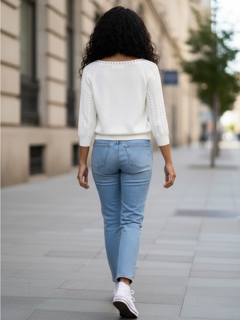 Beautiful White Cable-Knit Sweater with Shoulder Buttons - Picture 3 of 6